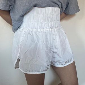 Free People “The Way Home Shorts” in Blanc